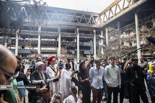 بازدید خبرنگاران خارجی از آثار به‌جامانده از حمله موشکی رژیم صهیونیستی به ساختمان شیشه ای صدا و سیما که در تاریخ ۲۴ تیرماه صورت گرفت