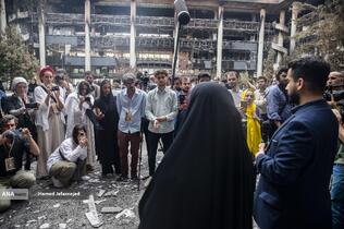 بازدید خبرنگاران خارجی از آثار به‌جامانده از حمله موشکی رژیم صهیونیستی به ساختمان شیشه ای صدا و سیما که در تاریخ ۲۴ تیرماه صورت گرفت