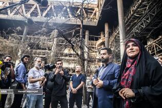 توضیحات سحر امامی مجری تلویزیون در خصوص حمله رژیم صهیونیستی به ساختمان شیشه ای صدا و سیما در بازدید خبرنگاران خارجی از آثار به‌جامانده از حمله موشکی رژیم صهیونیستی به ساختمان شیشه ای صدا و سیما که در تاریخ ۲۴ تیرماه صورت گرفت