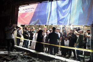 بازدید خبرنگاران خارجی از آثار به‌جامانده از حمله موشکی رژیم صهیونیستی به ساختمان شیشه ای صدا و سیما که در تاریخ ۲۴ تیرماه صورت گرفت