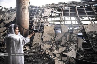 بازدید خبرنگاران خارجی از آثار به‌جامانده از حمله موشکی رژیم صهیونیستی به ساختمان شیشه ای صدا و سیما که در تاریخ ۲۴ تیرماه صورت گرفت