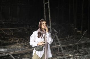 بازدید خبرنگاران خارجی از آثار به‌جامانده از حمله موشکی رژیم صهیونیستی به ساختمان شیشه ای صدا و سیما که در تاریخ ۲۴ تیرماه صورت گرفت