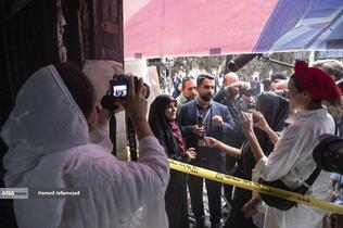 بازدید خبرنگاران خارجی از آثار به‌جامانده از حمله موشکی رژیم صهیونیستی به ساختمان شیشه ای صدا و سیما که در تاریخ ۲۴ تیرماه صورت گرفت