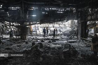 بازدید خبرنگاران خارجی از آثار به‌جامانده از حمله موشکی رژیم صهیونیستی به ساختمان شیشه ای صدا و سیما که در تاریخ ۲۴ تیرماه صورت گرفت