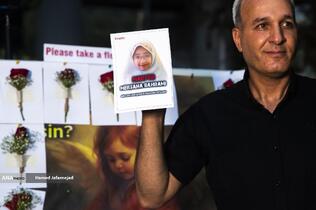 بازدید خبرنگاران خارجی از آثار به‌جامانده از حمله موشکی رژیم صهیونیستی به ساختمان شیشه ای صدا و سیما که در تاریخ ۲۴ تیرماه صورت گرفت