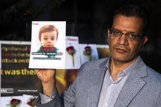 بازدید خبرنگاران خارجی از آثار به‌جامانده از حمله موشکی رژیم صهیونیستی به ساختمان شیشه ای صدا و سیما که در تاریخ ۲۴ تیرماه صورت گرفت