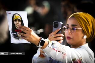 بازدید خبرنگاران خارجی از آثار به‌جامانده از حمله موشکی رژیم صهیونیستی به ساختمان شیشه ای صدا و سیما که در تاریخ ۲۴ تیرماه صورت گرفت