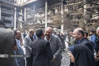 بازدید خبرنگاران خارجی از آثار به‌جامانده از حمله موشکی رژیم صهیونیستی به ساختمان شیشه ای صدا و سیما که در تاریخ ۲۴ تیرماه صورت گرفت