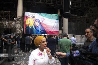 بازدید خبرنگاران خارجی از آثار به‌جامانده از حمله موشکی رژیم صهیونیستی به ساختمان شیشه ای صدا و سیما که در تاریخ ۲۴ تیرماه صورت گرفت