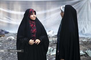 توضیحات سحر امامی مجری تلویزیون در خصوص حمله رژیم صهیونیستی به ساختمان شیشه ای صدا و سیما در بازدید خبرنگاران خارجی از آثار به‌جامانده از حمله موشکی رژیم صهیونیستی به ساختمان شیشه ای صدا و سیما که در تاریخ ۲۴ تیرماه صورت گرفت