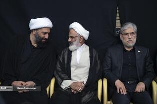 حسین سیمایی صراف وزیر علوم در مراسم گرامیداشت چهلمین روز درگذشت شهید سپهبد محمد باقری (محمد حسین افشردی) و همسر وی ( اشرف افشردی) و دختر این فرمانده عزیز (فرشته افشردی)