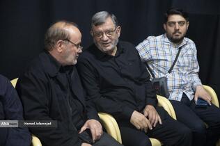  عبدالحسین روح الامینی نماینده تهران در مجلس در مراسم گرامیداشت چهلمین روز درگذشت شهید سپهبد محمد باقری (محمد حسین افشردی) و همسر وی ( اشرف افشردی) و دختر این فرمانده عزیز (فرشته افشردی)