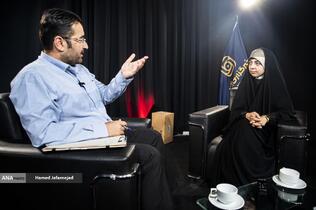 گفت و گو با الهام عابدینی خبرنگار و مجری تلویزیون