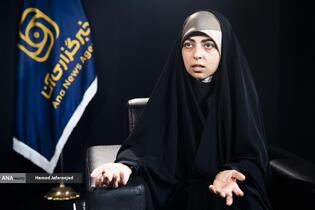 گفت و گو با الهام عابدینی خبرنگار و مجری تلویزیون