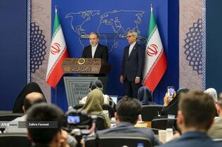 حضور سیدعباس عراقچی وزیر امورخارجه بمناسبت روز خبرنگار در جلسه هفتگی سخنگوی وزارت خارجه