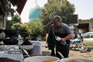 شستشوی صورت در گرمای تابستان