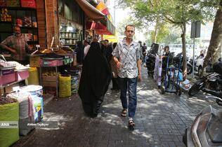 نوشیدن آب در گرمای تابستان