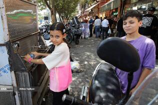 نوشیدن آب در گرمای تابستان