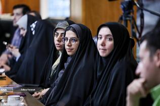 نشست صمیمانه بابک نگاهداری رئیس مرکز پژوهش‌های مجلس با اصحاب رسانه