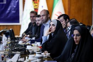 نشست صمیمانه بابک نگاهداری رئیس مرکز پژوهش‌های مجلس با اصحاب رسانه