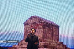 اجرای محمد معتمدی خواننده سنتی در آیین رونمایی از خدمات و محصولات دیجیتال بانک ملی