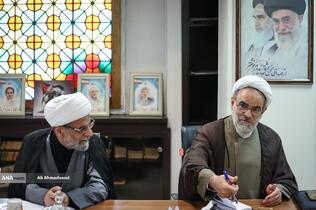 نشست تفاهم فی مابین دانشگاه آزاد اسلامی و مرکز مدیریت حوزه علمیه قم با حضور  حجت&zwnj;الاسلام و المسلمین دکتر حسن خیری رییس دانشگاه آزاد اسلامی قم ،اعضای اطلاع رسانی و محمدمهدی خیرجو مدیرعامل خبرگزاری آنا