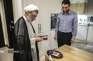دیدار حجت الاسلام و المسلمین عبدالحسین خسروپناه دبیر شورای عالی انقلاب فرهنگی با خانواده شهید دکتر محمد مهدی طهرانچی