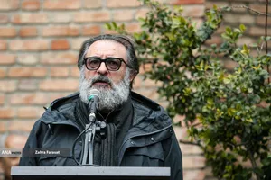 علی دهکردی، مدیر عامل خانه هنرمندان در تشییع پیکر منوچهر والی زاده