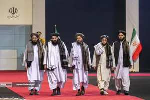 ادای احترام مقامات و مسئولان خارجی به پیکر امام شهید 