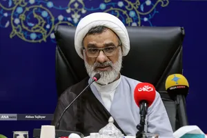 حجت&zwnj;الاسلام والمسلمین عبدالحسین خسروپناه، دبیر شورای عالی انقلاب فرهنگی در نشست تخصصی بررسی ابعاد حقوقی جنگ های تحمیلی دوم و سوم در دانشگاه آزاد اسلامی
