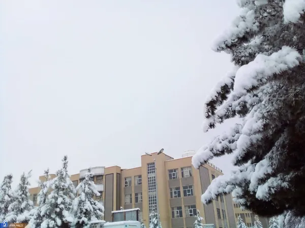 دانشگاه آزاد اسلامی واحد قم در یک روز برفی