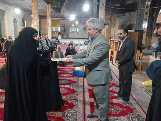 اهدای 30 جلد قرآن به مسجد مهدویه کرج توسط دانشگاه آزاد کرج