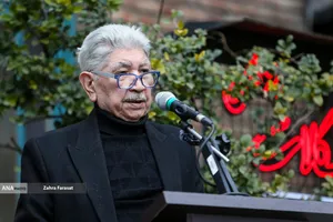 محمود قنبری، دوبلور در مراسم تشییع پیکر منوچهر والی&zwnj;زاده
