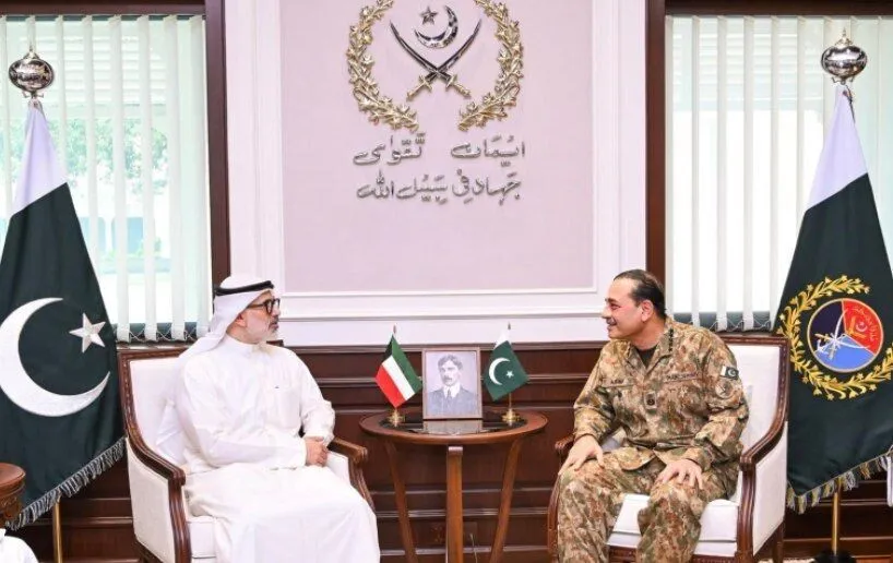 وزیر خارجه کویت با نخست‌وزیر و فرمانده ارتش پاکستان