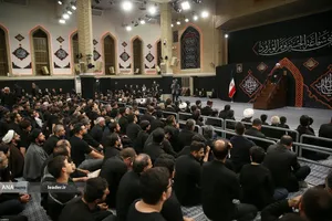 مراسم عزادارای شب عاشورای حسینی(ع) در حسینیه امام خمینی(ره) با حضور رهبر معظم انقلاب