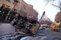 واژگونی جرثقیل در بلوار آفریقای تهران