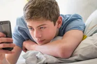 نوجوانان بدون آموزش، در فضای مجازی هر روز تنها‌تر می‌شوند