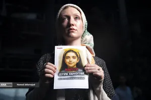 بازدید خبرنگاران خارجی از آثار به&zwnj;جامانده از حمله موشکی رژیم صهیونیستی به ساختمان شیشه ای صدا و سیما که در تاریخ ۲۴ تیرماه صورت گرفت