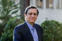 همتی: تامین کالا‌های اساسی با قدرت ادامه خواهد یافت