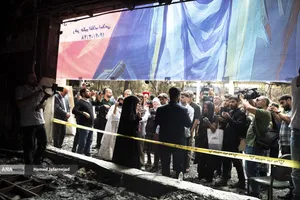 بازدید خبرنگاران خارجی از آثار به&zwnj;جامانده از حمله موشکی رژیم صهیونیستی به ساختمان شیشه ای صدا و سیما که در تاریخ ۲۴ تیرماه صورت گرفت