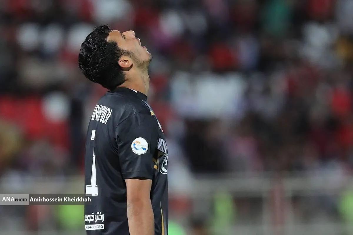 دلجویی مهاجم با اخلاق پرسپولیس از دروازه‌بان مغلوب تراکتور+تصاویر