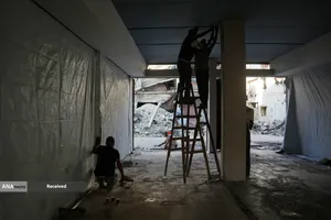 فلسطینی&zwnj;ها ویرانه&zwnj;های غزه را با آجرهای گلی و ضایعات بازسازی می&zwnj;کنند