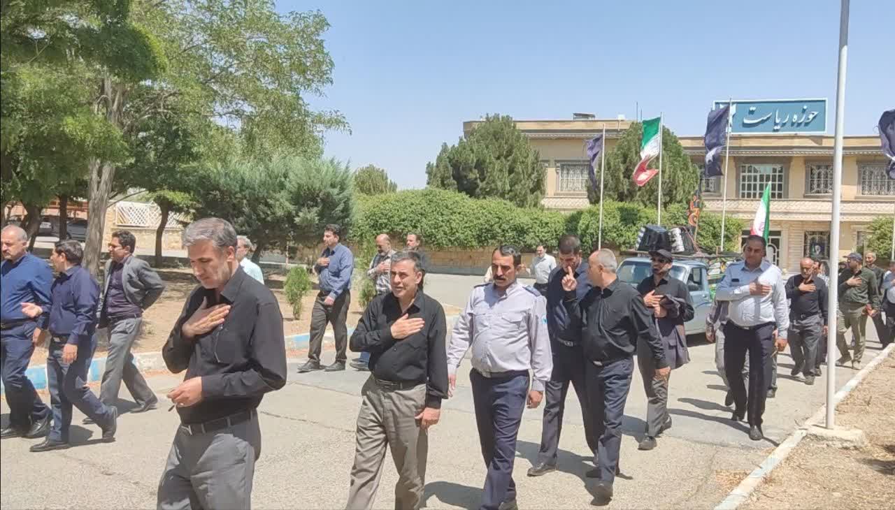 کاروان پیادهروی کارکنان، استادان و دانشجویان دانشگاه آزاد اسلامی اراک کاروان پیادهروی کارکنان، استادان و دانشجویان دانشگاه آزاد اسلامی اراک