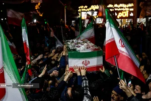 وداع با پیکرهای خانوادگی شهیدان شادکامی در چهارراه نظام&zwnj;آباد