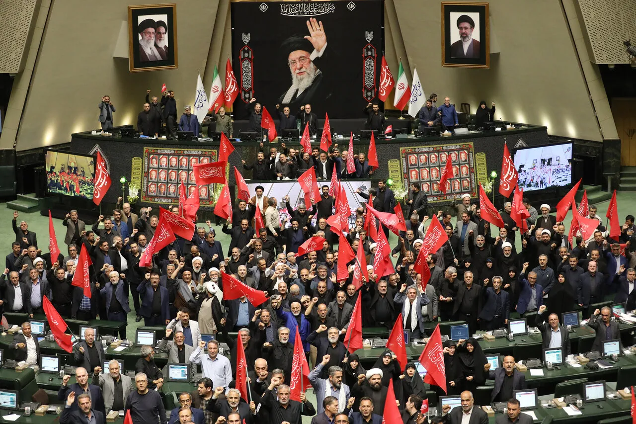 عکس متعلق به نمایندگان مجلس شورای اسلامی است.