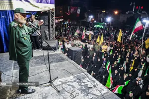 سخنرانی سردار حسن رستگار پناه رئیس مرکز مطالعات امنیت ملی ستاد کل نیروهای مسلح در موج هشتاد و یکم حماسه حضور مردم - خیابان پیروزی چهارراه نبرد