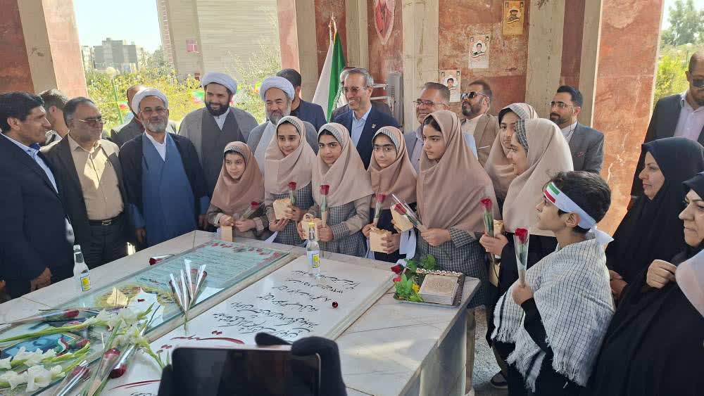 تجدیدمیثاق دانشگاهیان با آرمان‌های شهدا؛ از اجرای سرودِ «یاوران ولایت» تا ادای احترام به مقام شهدای امنیت