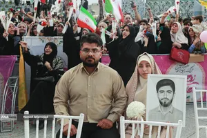 مراسم جشن عروسی زوج های جان فدا همزمان با سالروز ازدواج حضرت زهرا و حضرت علی در میدان امام حسین
