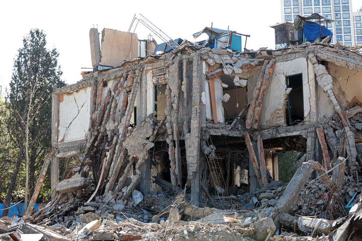 بازدید وزیر علوم از پژوهشگاه هوافضا در تهران