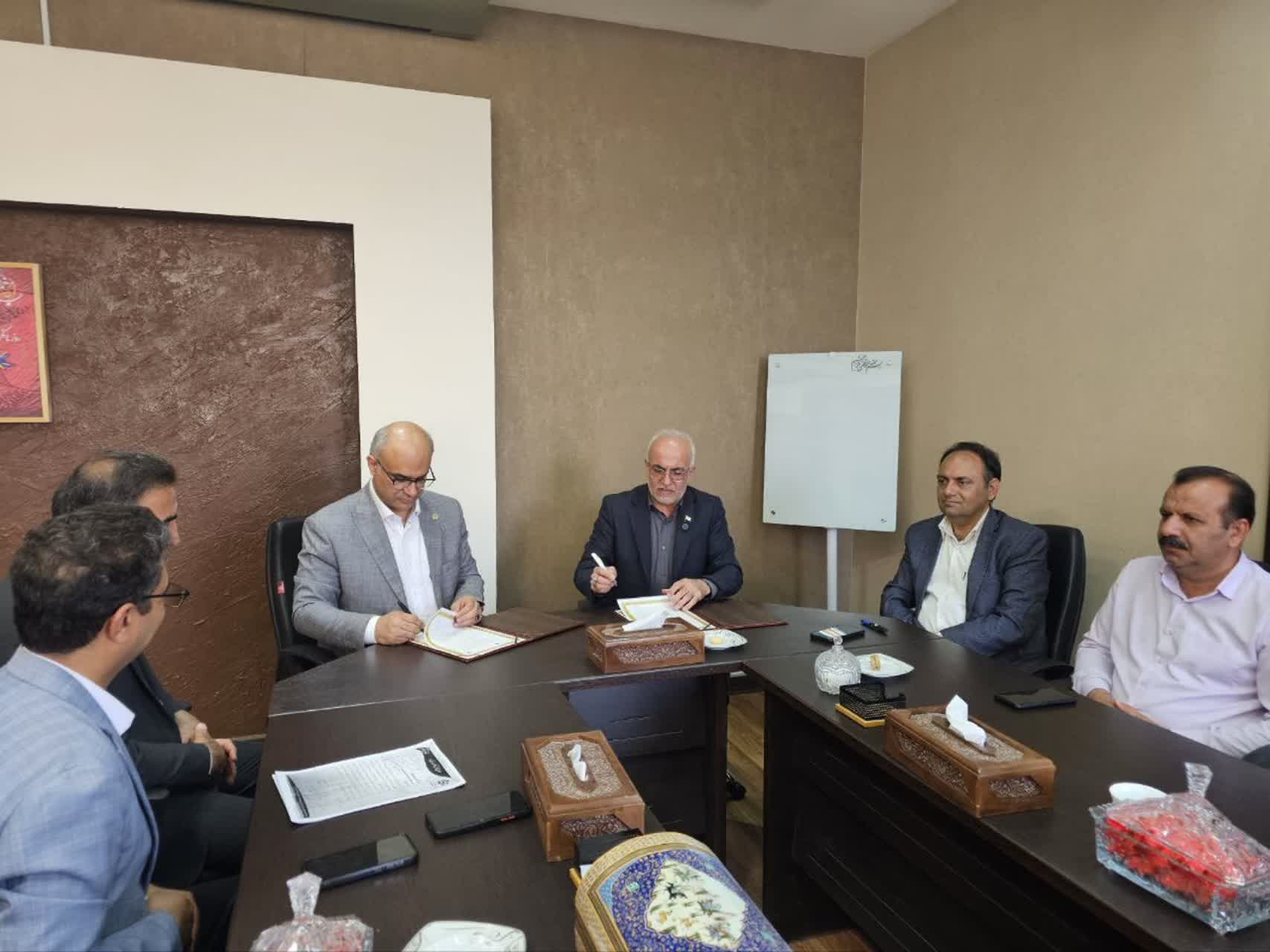 جزئیات تفاهم‌نامه دانشگاه آزاد و صندوق پژوهش و فناوری استان یزد؛ گامی بلند در تجاری‌سازی دانش